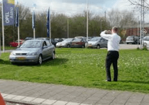 wat verdient een autoverkoper aan salaris?